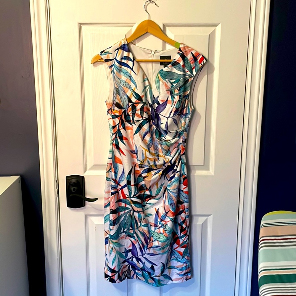 Elegant floral capped sleeve below-the-knee Adrianna Papell dress size US 6
